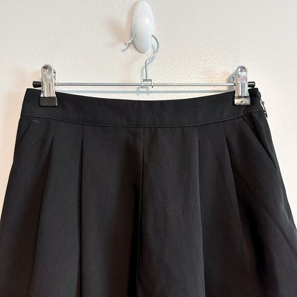 TopShop Black Tailored Style Pleat Front Relaxed Fit Dressy Shorts NWT Size 2 - Picture 4 of 9